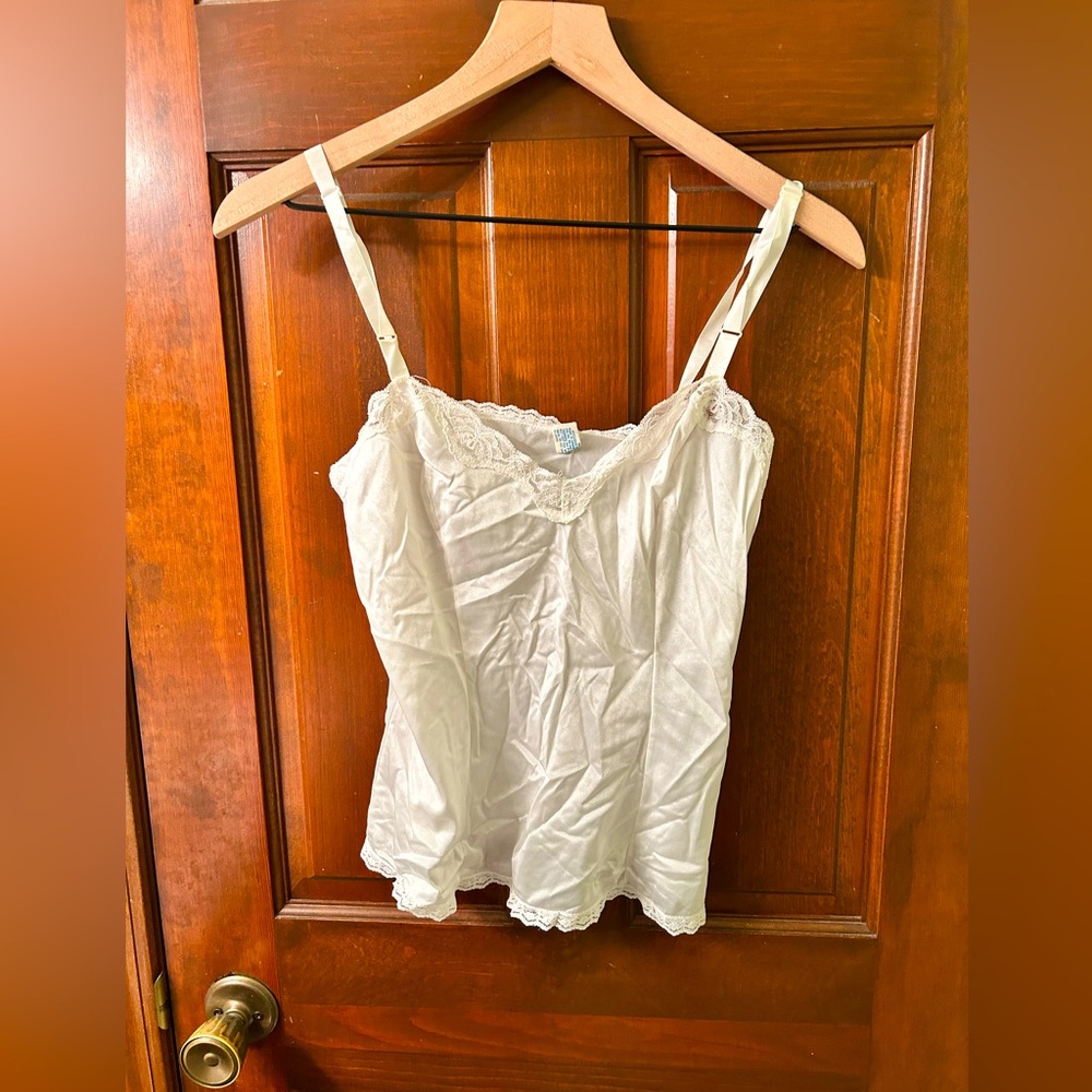 MEL LIN VTG White nylon adjustable strap camisole. Size M